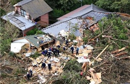 Siêu bão tràn vào Nhật Bản, 17 người thiệt mạng